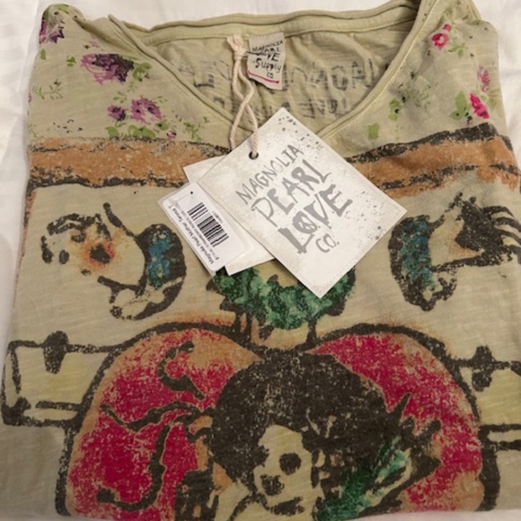 Magnolia Pearl Graphic Heart Top - Picture 3 of 9